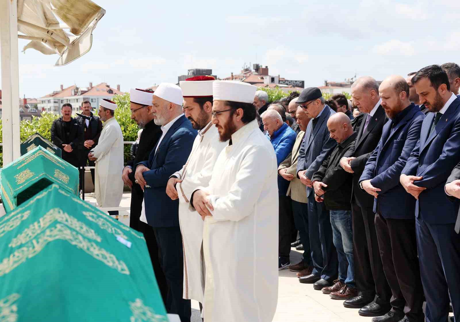 CUMHURBAŞKANI ERDOĞAN, ARAPÇA ÖĞRETMENİ AHMET KARAMAN’IN CENAZE NAMAZINA KATILDI