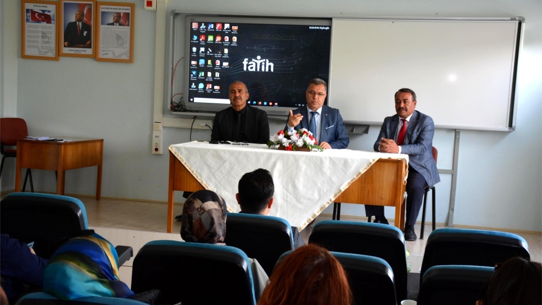 MİLLİ EĞİTİM MÜDÜRLÜĞÜNDEN MESLEK LİSELERİNE YÖNLENDİRME TOPLANTISI