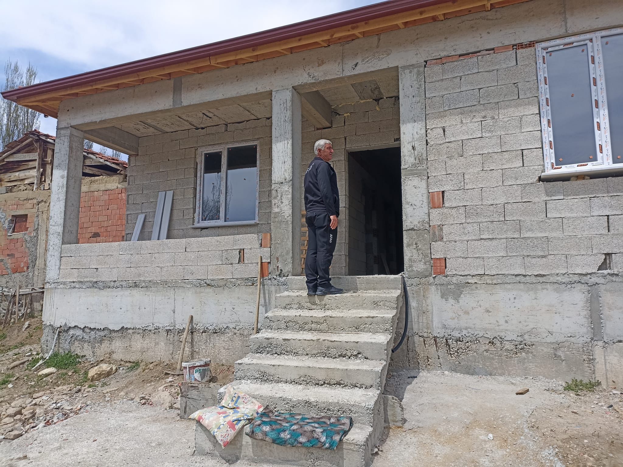 KADIŞEHRİNDEKİ DEPREMZEDELER KONUTLARINA YAKINDA KAVUŞACAK