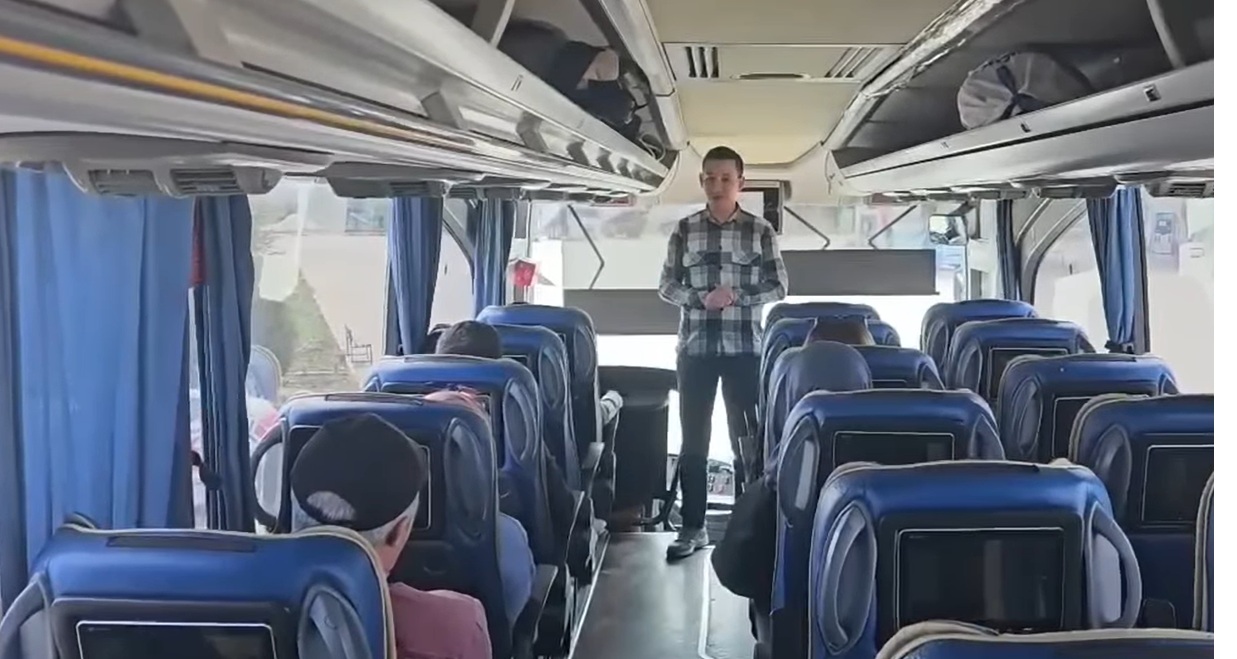 Jandarma ekiplerinden güvenli seyahat için otobüs denetimi