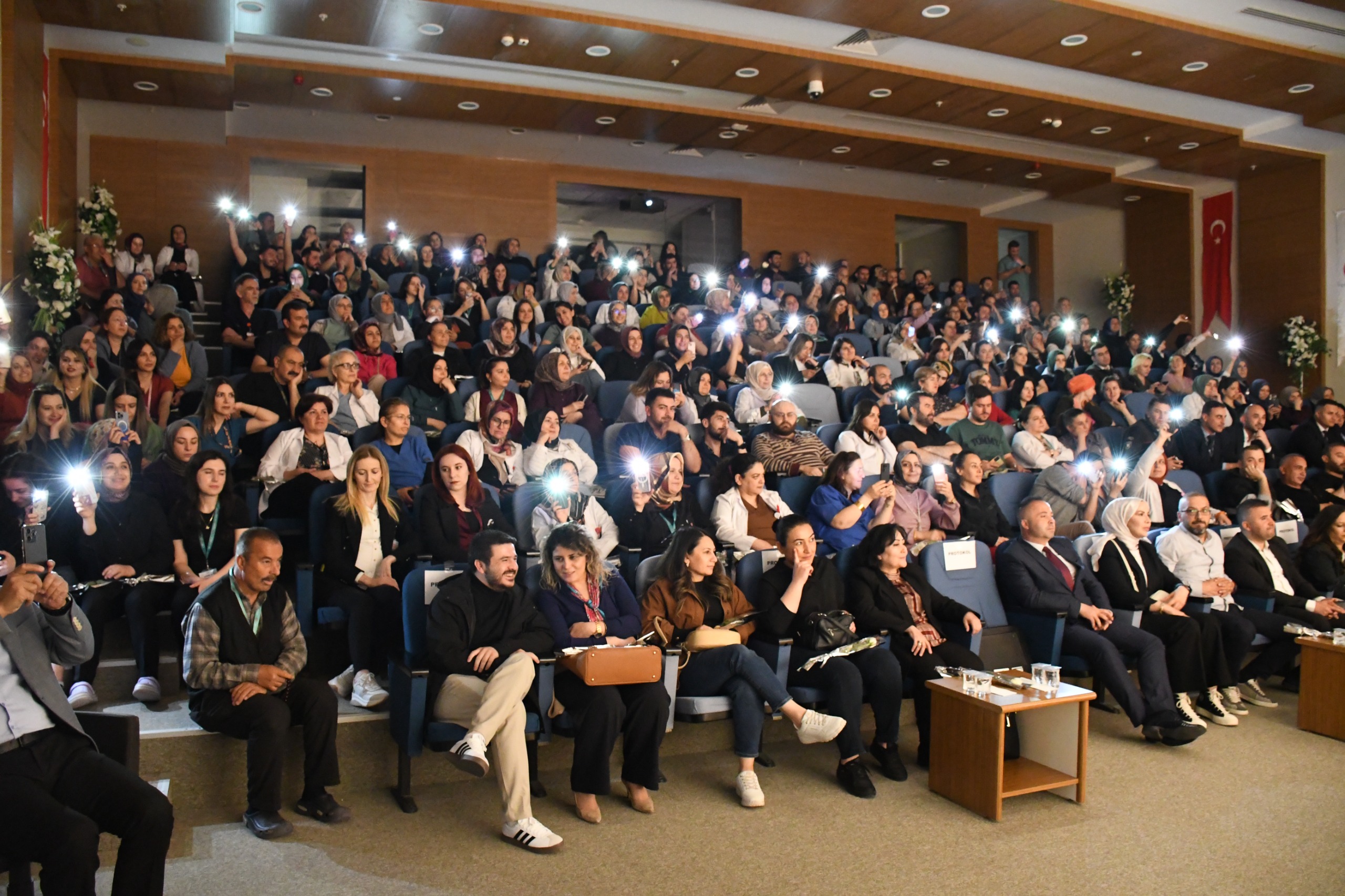Hemşireler haftası şehir hastanesinde müzikli programla kutlandı