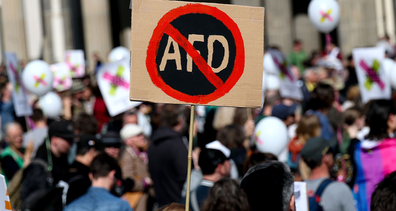ALMANYA'DA 60'TAN FAZLA KENTTE AŞIRI SAĞCI AFD KARŞITI GÖSTERİ