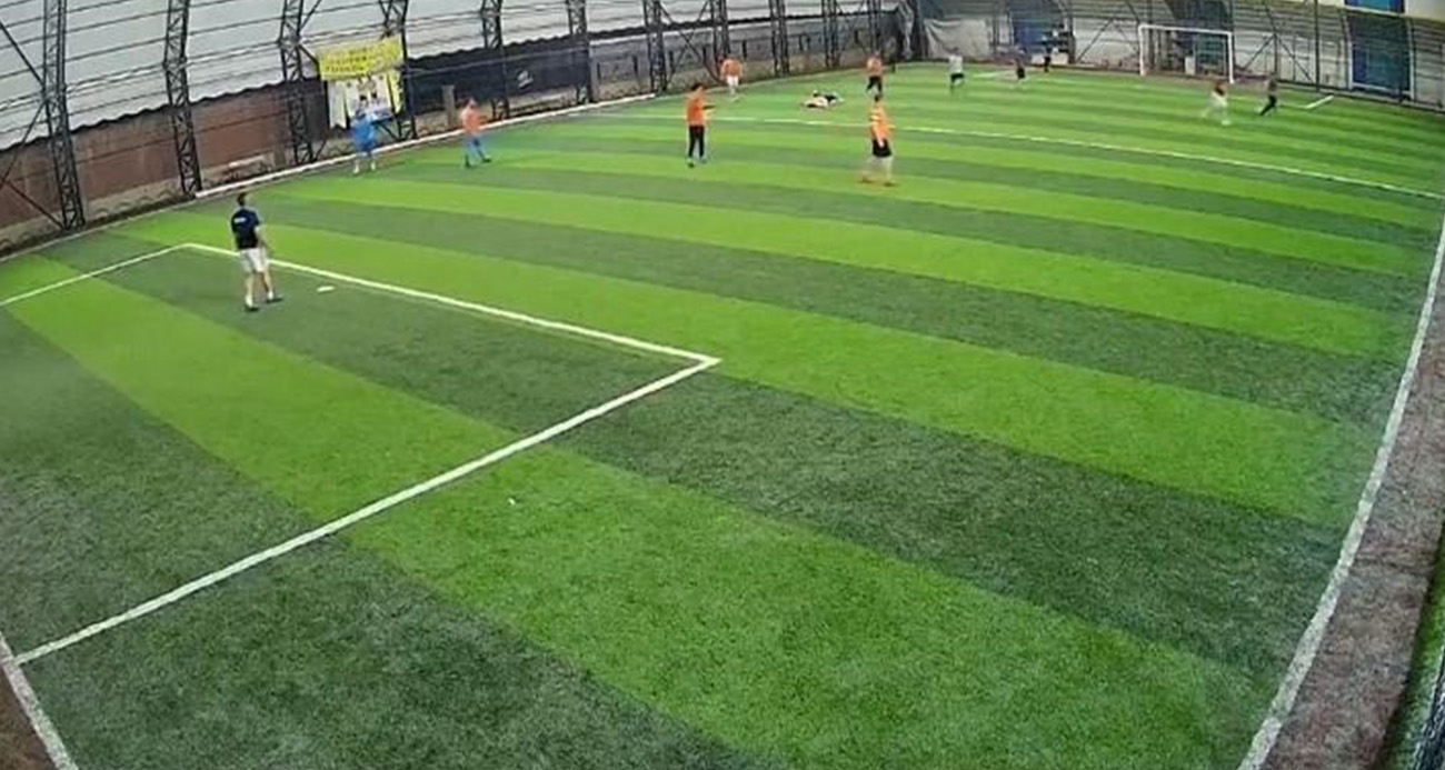 FUTBOL OYNARKEN KALP KRİZİ GEÇİREN GENÇ HAYATINI KAYBETTİ