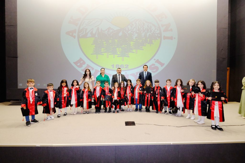 AKDAĞMADENLİ KREŞ ÖĞRENCİLERİ DE MEZUNİYET SEVİNCİNİ YAŞADI
