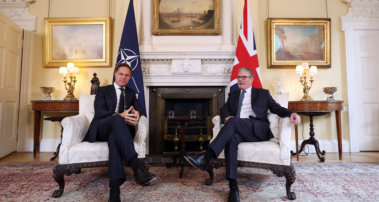 NATO GENEL SEKRETERİ RUTTE İLE İNGİLTERE BAŞBAKANI STARMER BİR ARAYA GELDİ