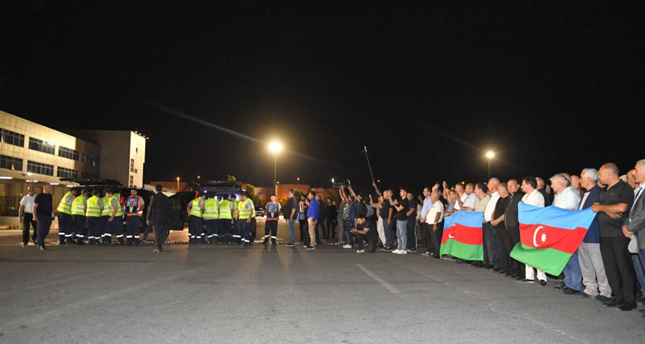 YEKATERİNBURG'DA ÖLDÜRÜLEN AZERBAYCANLI KARDEŞLERİN CENAZELERİ BAKÜ'YE GETİRİLDİ