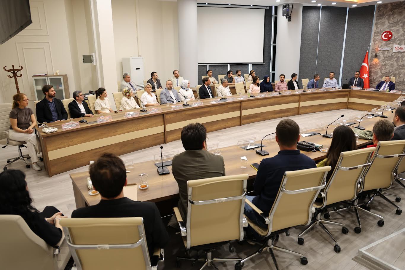 BOZOK ÜNİVERSİTESİ'NDE YENİ ÖĞRETİM ÜYELERİYLE İSTİŞARE TOPLANTISI