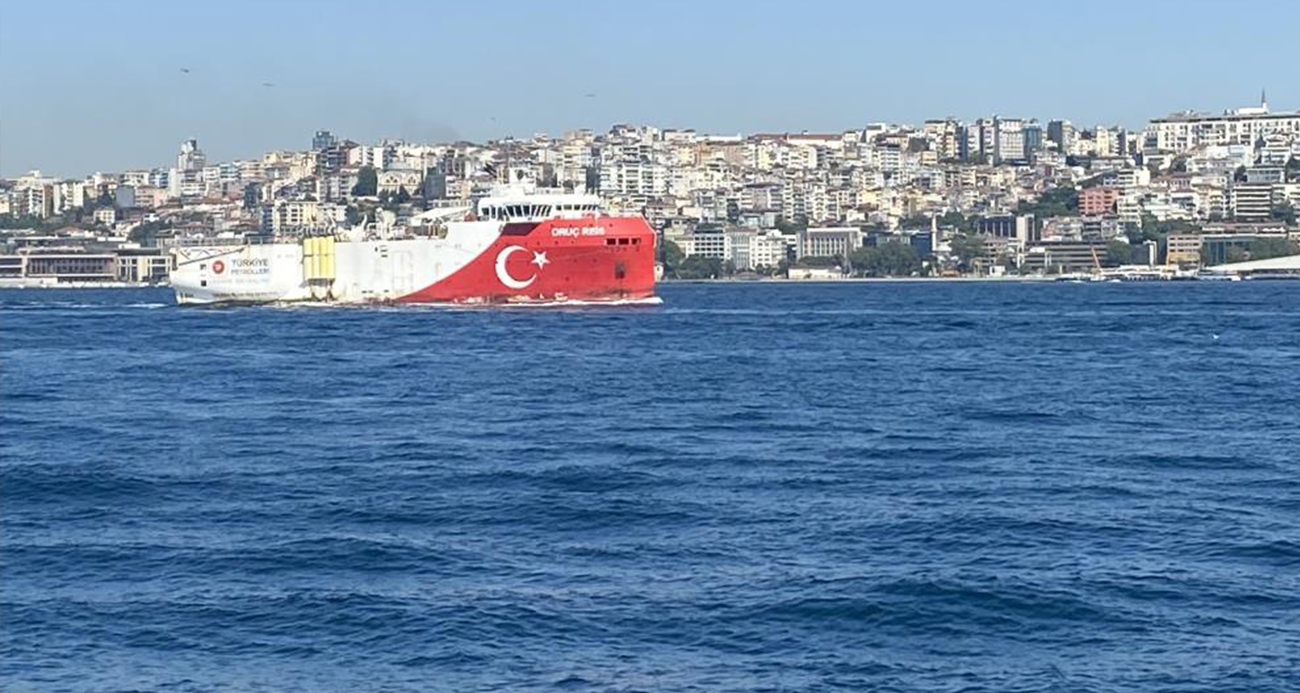 ORUÇ REİS GEMİSİ İSTANBUL BOĞAZI’NDAN GEÇTİ 