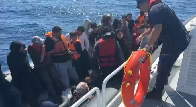 YUNAN UNSURLARI LASTİK BOTTAKİ 39 KAÇAK GÖÇMENİ ÖLÜME TERK ETTİ 