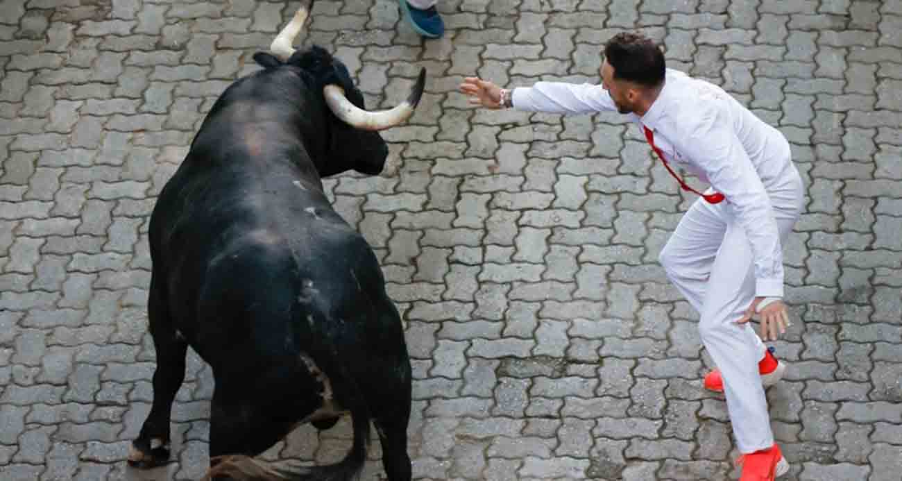 İSPANYA'DA BOĞA KOŞULARINDA 8 KİŞİ YARALANDI