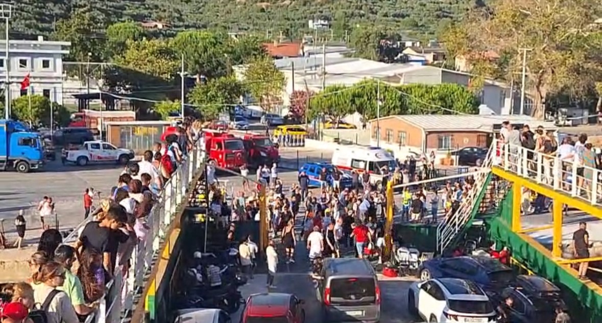 YANGIN ÇIKAN FERİBOT MARMARA ADASI’NA YANAŞTI