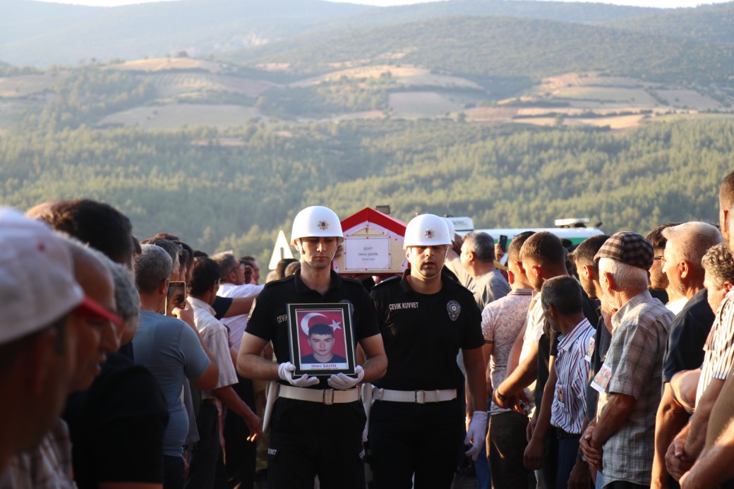 DENİZLİLİ ORMAN ŞEHİTLERİ SON YOLCULUKLARINA UĞURLANDI