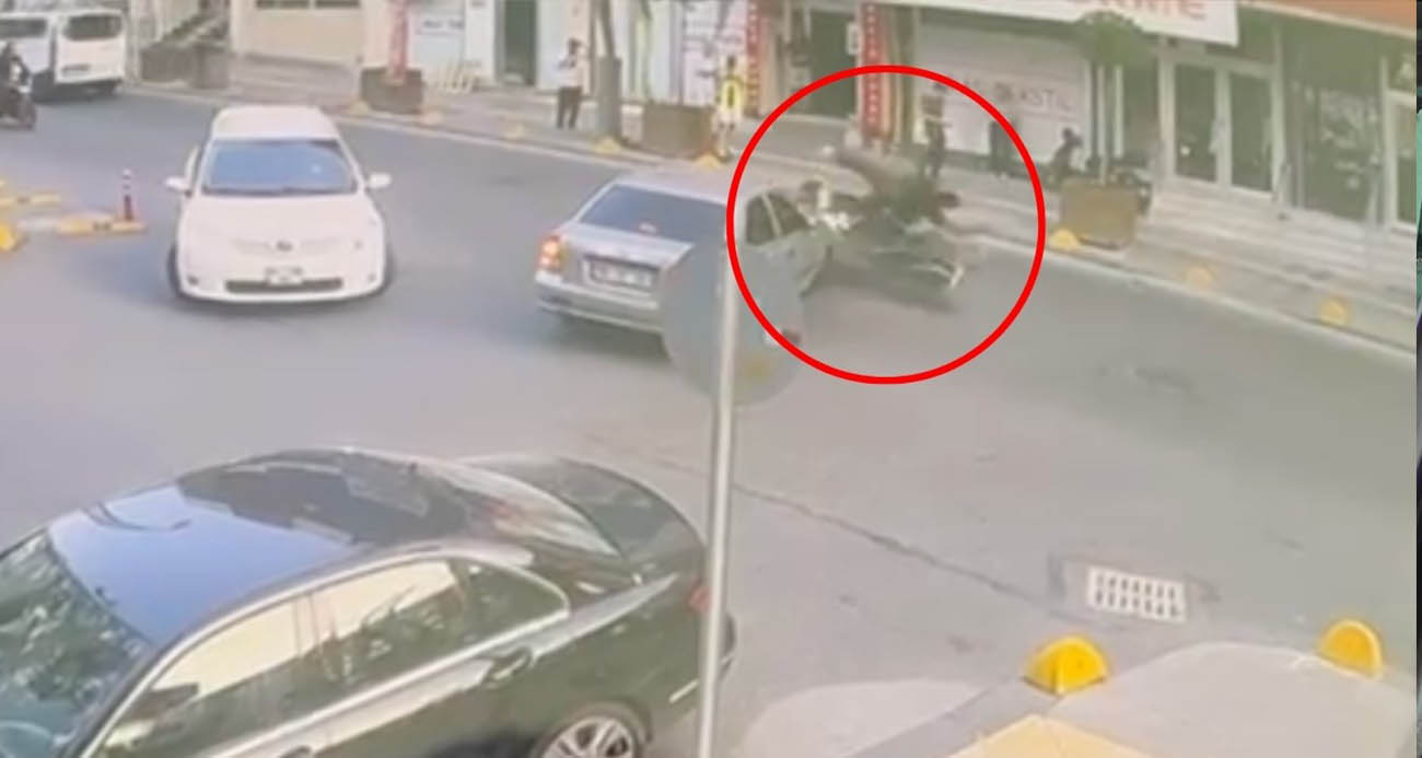 KAZADA MOTOSİKLETTEN FIRLAYAN SÜRÜCÜ KAMERAYA YANSIDI