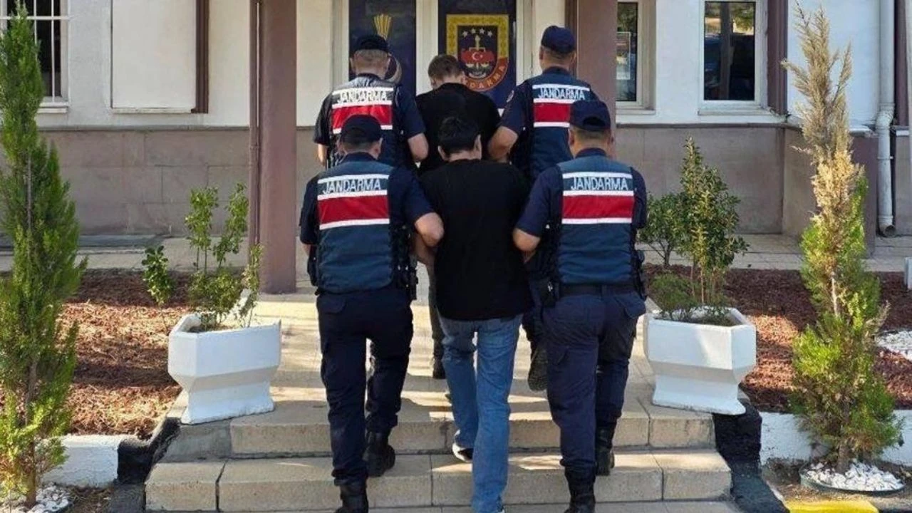 YOZGAT CEZAEVİNDEN FİRAR EDEN 2 HÜKÜMLÜ KIRIKKALEDE YAKALANDI
