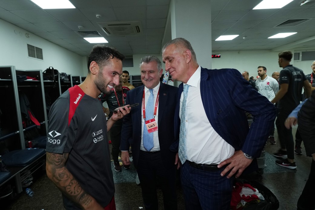 CUMHURBAŞKANI ERDOĞAN’DAN A MİLLİ FUTBOL TAKIMI’NA TEBRİK TELEFONU