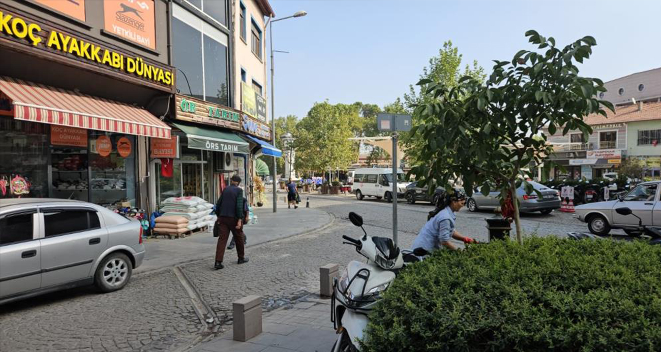 SINDIRGI’DA 4.1 BÜYÜKLÜĞÜNDE DEPREM