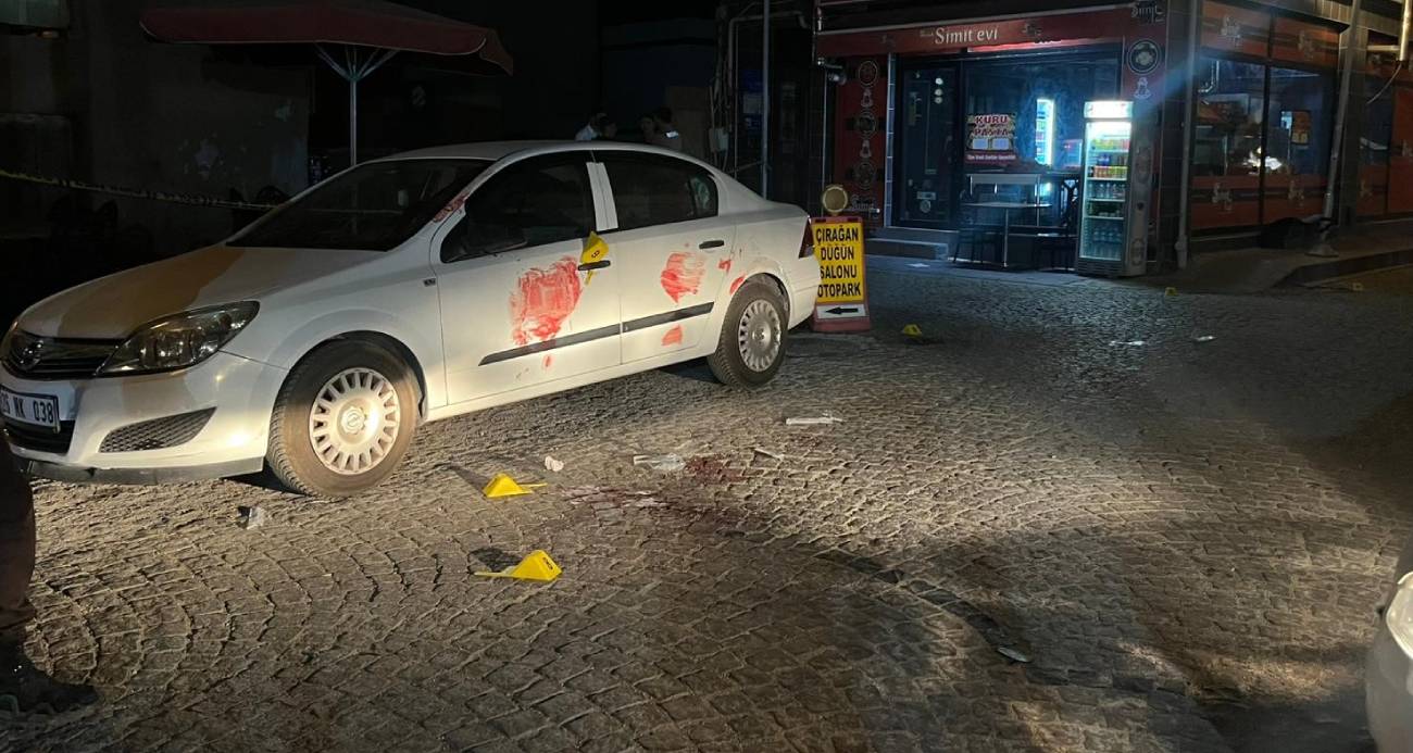 "YAN BAKTIN" DİYEREK KURYEYİ BIÇAKLAYIP KAÇTILAR