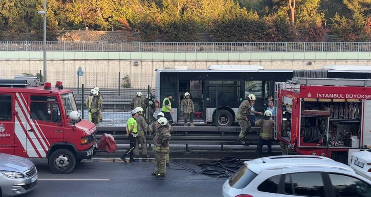 BAYRAMPAŞA-MALTEPE METROBÜS DURAĞI’NDA KORKUTAN YANGIN 