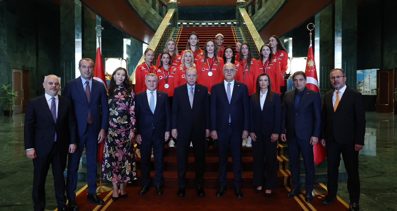 CUMHURBAŞKANI ERDOĞAN, A MİLLİ KADIN VOLEYBOL TAKIMI’NI KABUL ETTİ