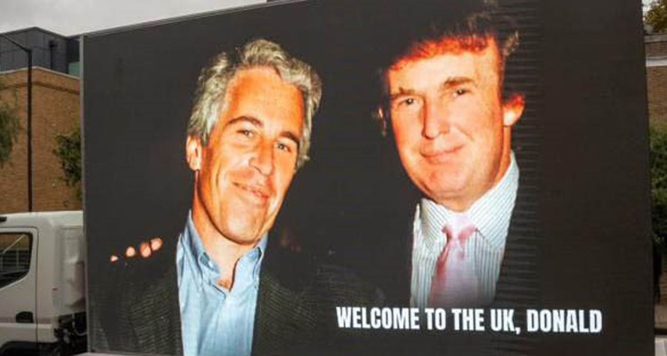 İNGİLTERE&#039;DE TRUMP VE EPSTEİN&#039;IN FOTOĞRAFINI YAYINLAYAN REKLAM ARACINA POLİS EL KOYDU 