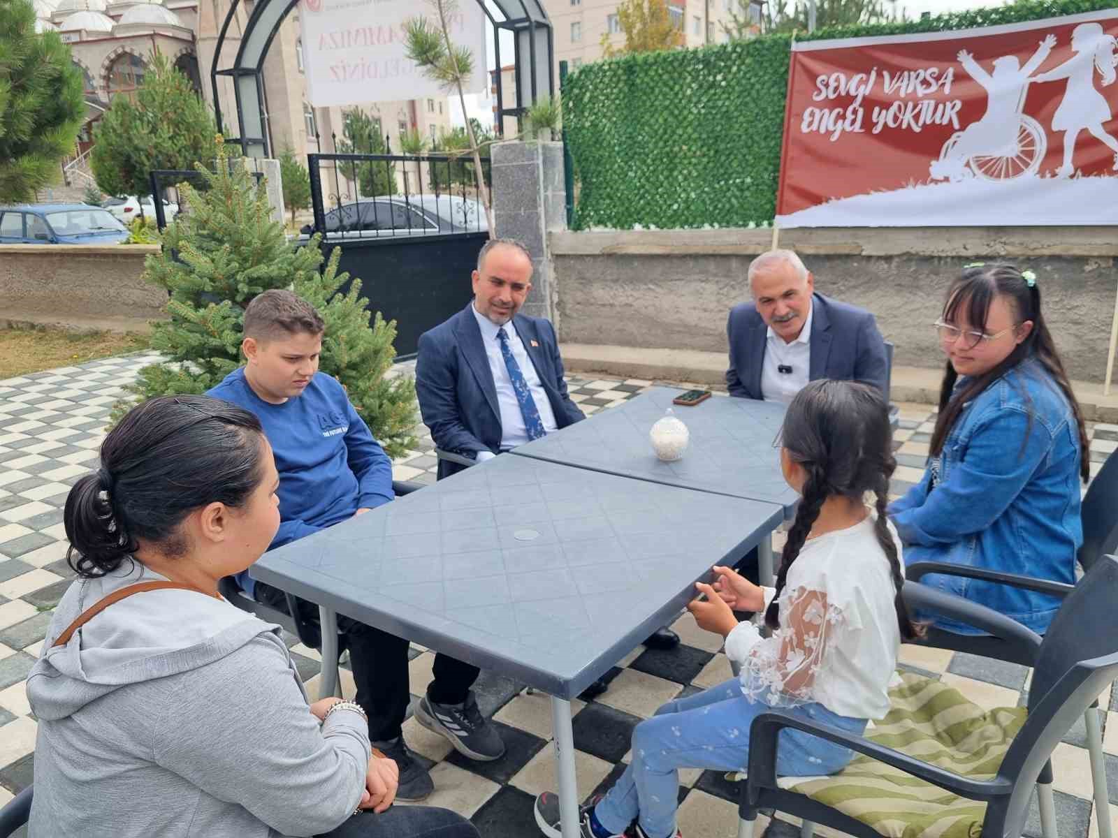 BOĞAZLIYAN’DA TOPLUMSAL DAYANIŞMAYI ARTTIRACAK PROTOKOLÜN İLK ADIMI ‘ENGELSİZ CAFE’ DE ATILDI 
