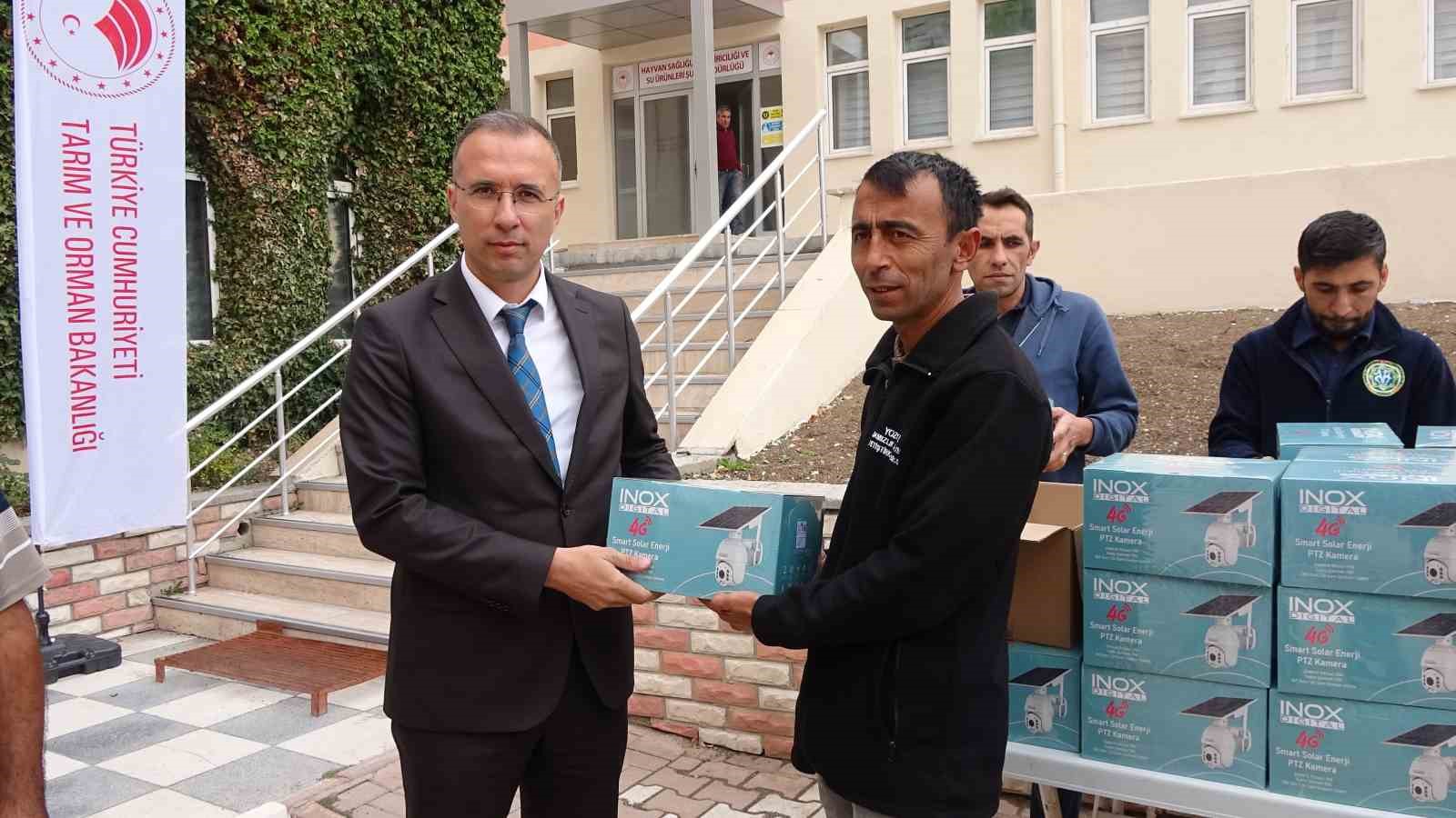 YOZGAT’TA ÇİFTÇİLERE KAMERA SETİ VE KAMP LAMBALARI DAĞITILDI
