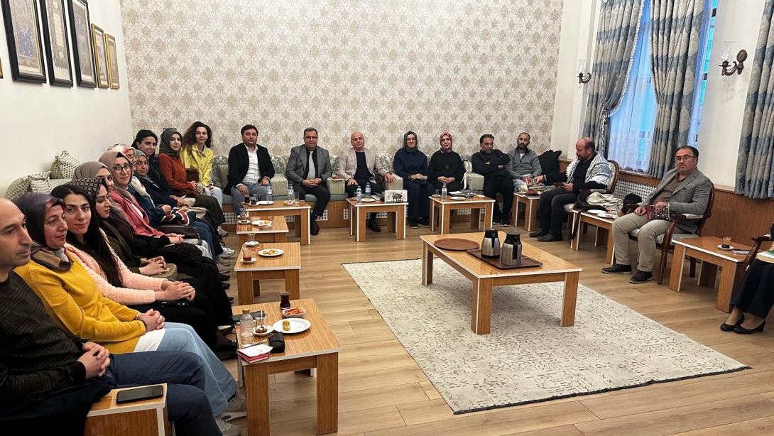 NEFES ÖĞRETMEN OKUMA KULÜBÜNDEN KİTAP OKUMA PROĞRAMI