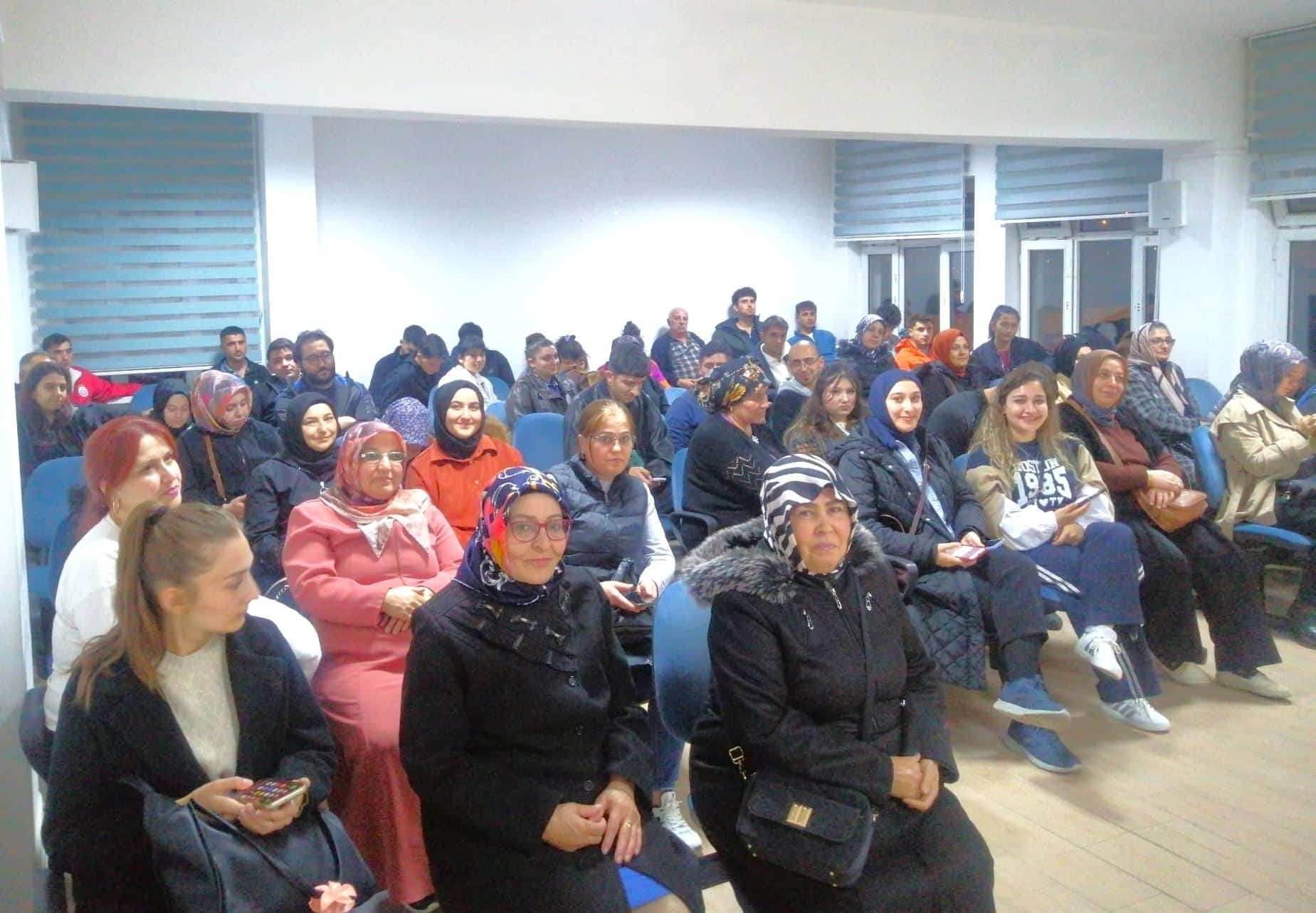 ‘YEŞİL VATAN‘ FARKINDALIK KURSU İLGİYLE İZLENDİ