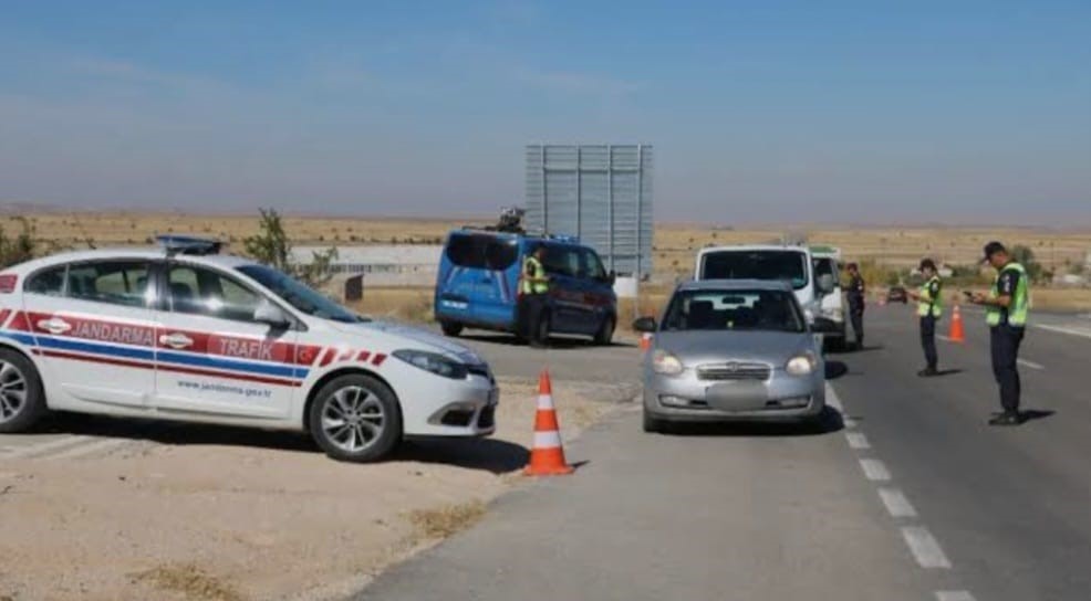 UYUŞTURUCU MADDE ETKİSİNDE DİREKSİYON BAŞINA GEÇTİ, 47 BİN LİRA CEZA KESİLDİ 