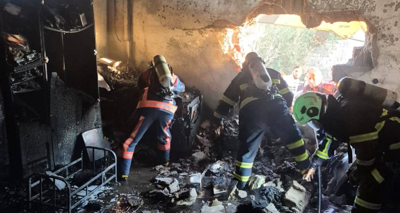 MARDİN’DE 3 KATLI EVDE YANGIN: 1 KİŞİ ÖLDÜ, 12 KİŞİ YARALANDI