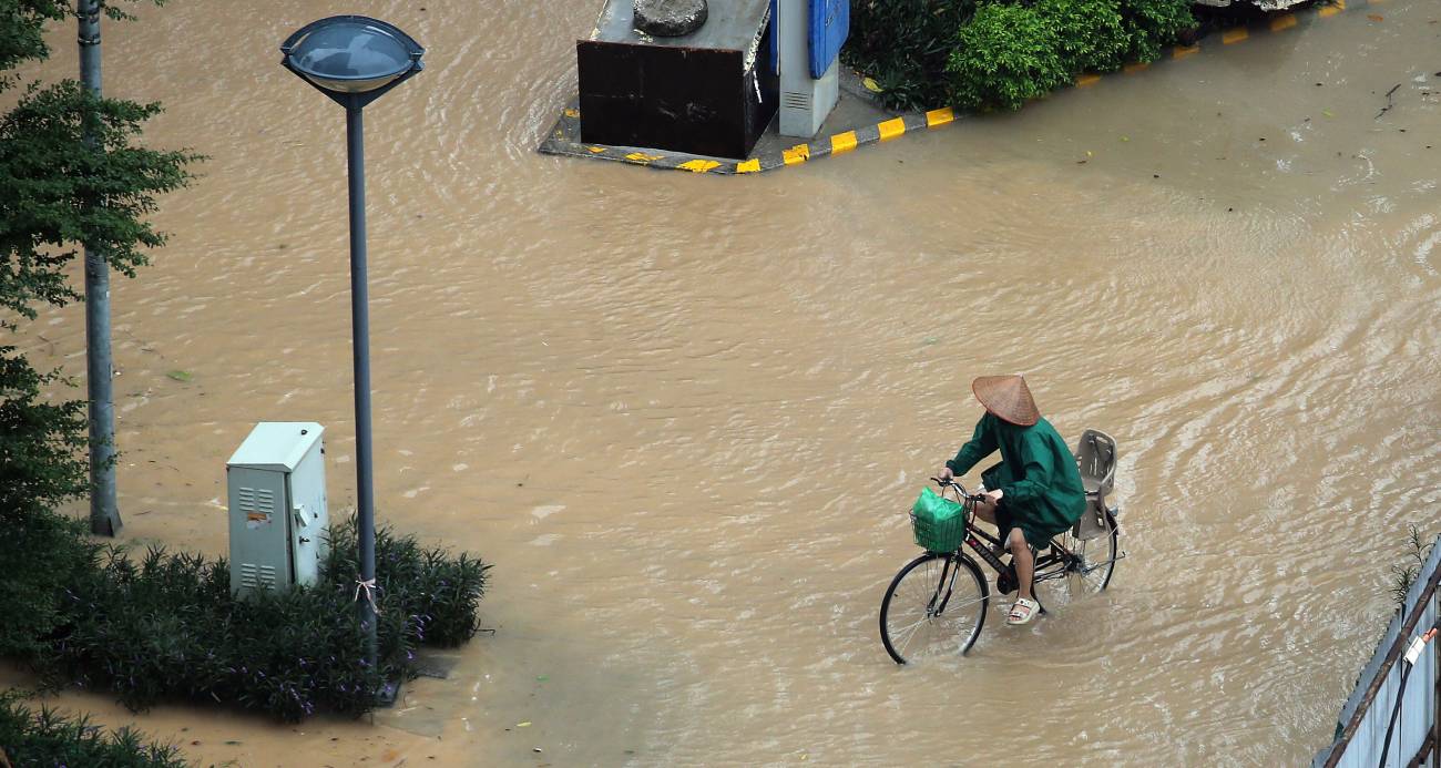 VİETNAM’DAKİ MATMO TAYFUNUNDA CAN KAYBI 15’E YÜKSELDİ 