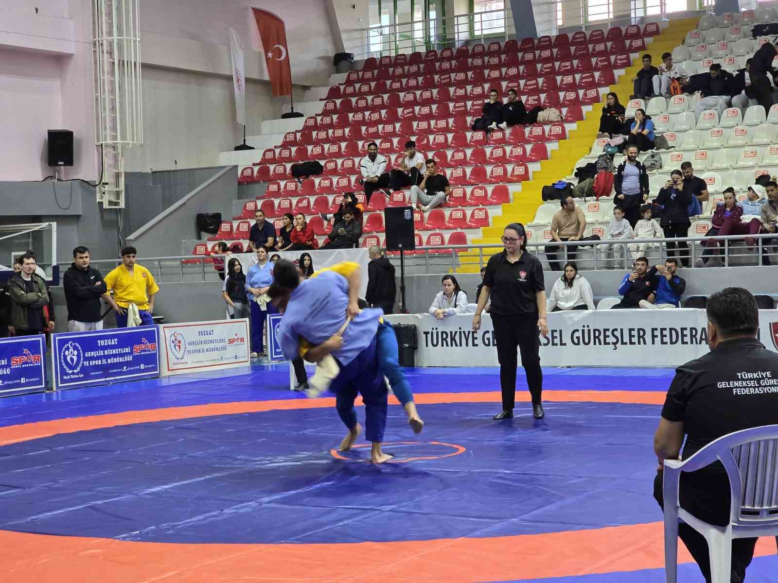 YOZGAT’TA 27 İLDEN 580 SPORCUNUN YARIŞACAĞI ŞAMPİYONA BAŞLADI 