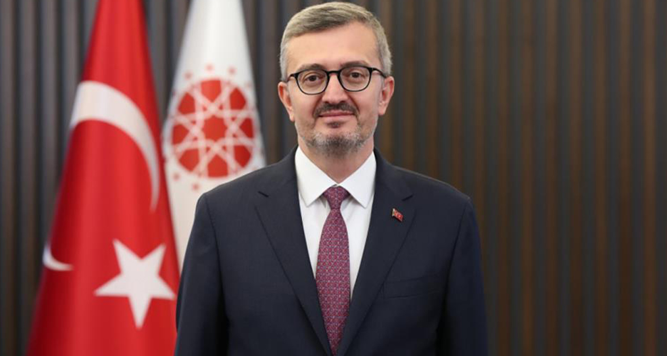İLETİŞİM BAŞKANI DURAN: "TEHDİTLE, ÖFKEYLE, KİNLE SİYASET YAPILMAZ; SİYASET MİLLETİN GÖNLÜ KAZANILARAK YAPILIR"
