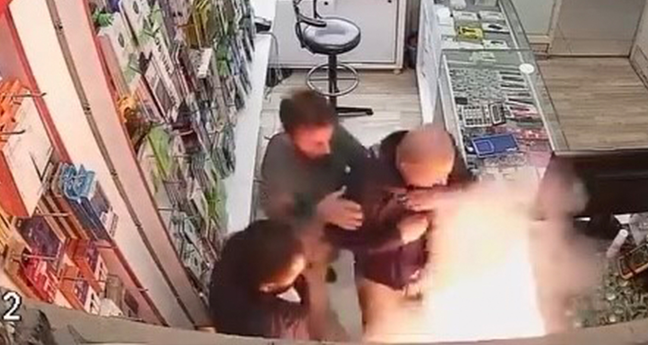 VAN’DA CEP TELEFONU BATARYASI BOMBA GİBİ PATLADI