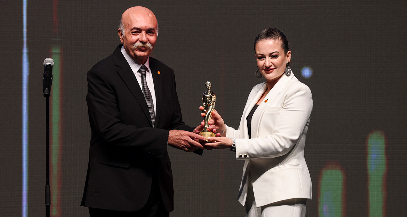 ALTIN PORTAKAL’DA "ONUR, EMEK, BAŞARI" ÖDÜLLERİ SAHİPLERİNİ BULDU