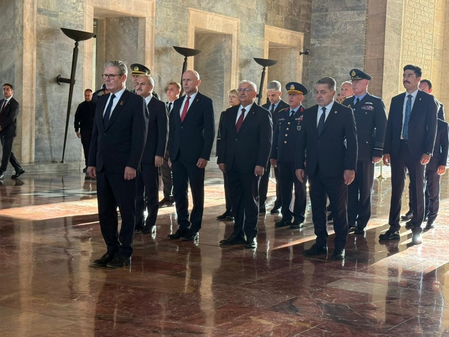 İNGİLTERE BAŞBAKANI STARMER ANITKABİR’İ ZİYARET ETTİ