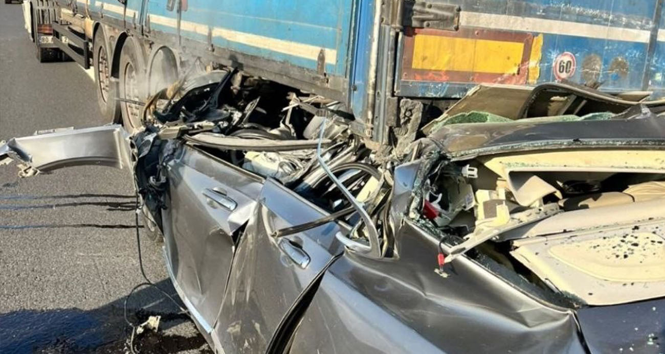 TIRA ARKADAN ÇARPAN VOLVO HURDAYA DÖNDÜ: 1 ÖLÜ