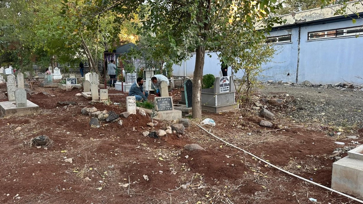 SİVEREK’TE MEZARLIKTA BEBEK CESEDİ BULUNDU