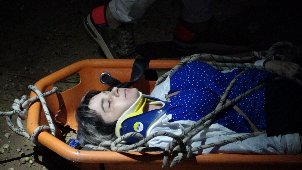 ANTALYA’DA 4 METRELİK İNŞAAT ÇUKURUNA DÜŞEN TURİST İTFAİYE TARAFINDAN KURTARILDI