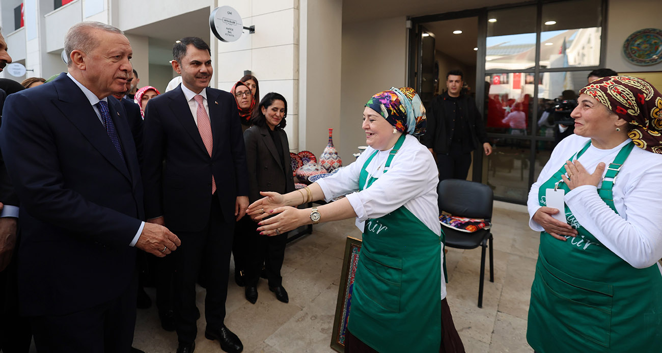 CUMHURBAŞKANI ERDOĞAN, ATATÜRK HAVALİMANI MİLLET BAHÇESİ’NDE ESNAFI ZİYARET ETTİ