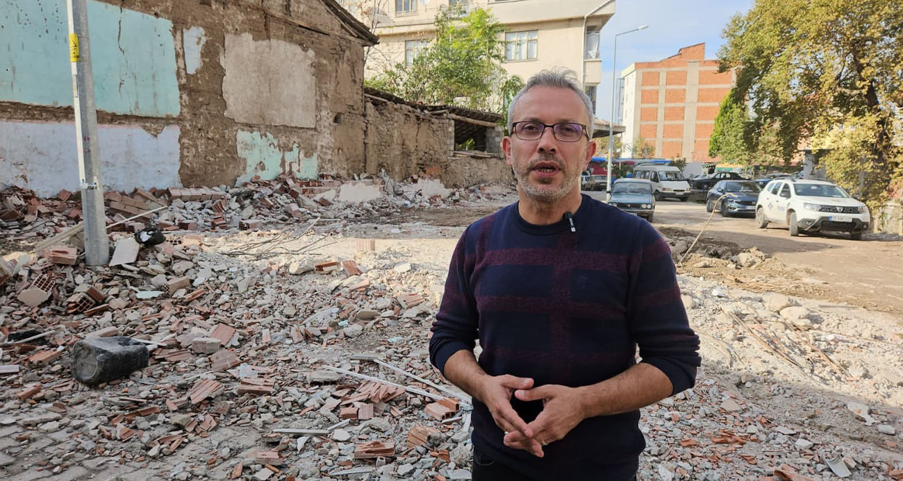 DEPREM ARAŞTIRMACISI AHMET YAKUT, SINDIRGI’DA 36 SAAT GEÇİRDİ, DEPREMLERİN KARAKTERİSTİĞİNİ ANLATTI