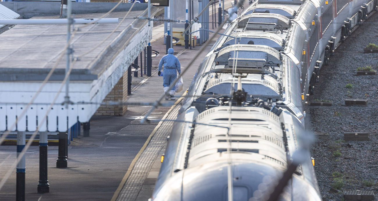 İNGİLTERE POLİSİ: &QUOT;TREN SALDIRISI TERÖR EYLEMİ DEĞİL, GÖZALTINA ALINANLAR İNGİLİZ&QUOT; 