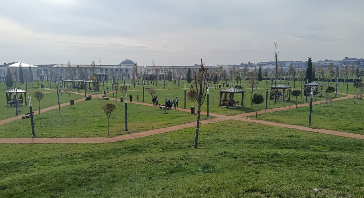 ATATÜRK HAVALİMANI MİLLET BAHÇESİ’NE İLK GÜNÜNDE YÜZLERCE VATANDAŞ AKIN ETTİ 