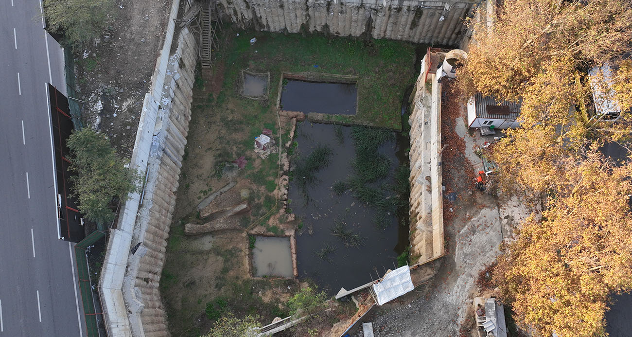 BEŞİKTAŞ’TAKİ TARİH FIŞKIRAN KAZI ALANI GÖLE DÖNDÜ