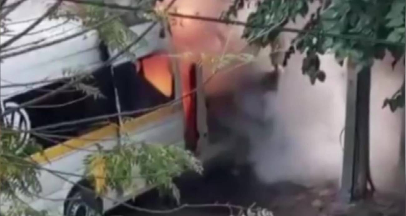 ÖĞRENCİ SERVİSİ YANDI: 13 ÇOCUK SON ANDA KURTARILDI 