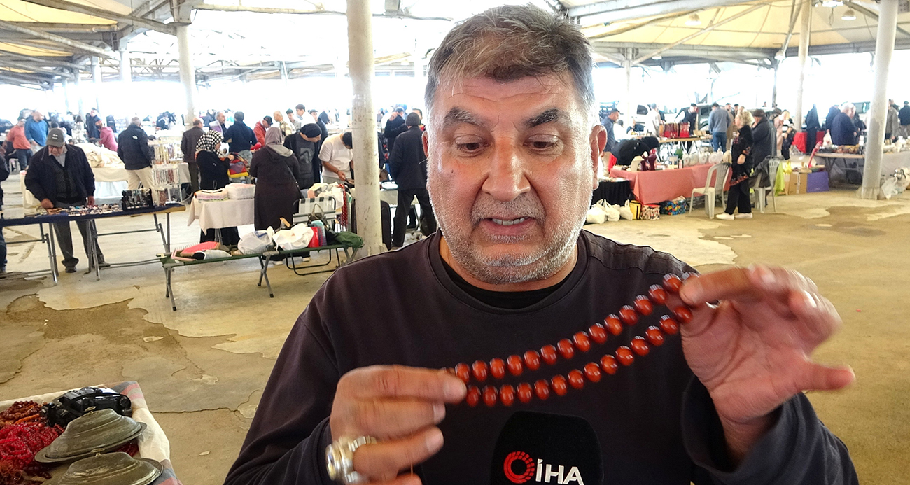 30 YILDIR ŞEHİR ŞEHİR DOLAŞARAK TESPİH SATIYOR