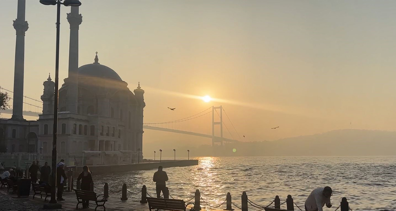 İSTANBUL’DA SİS ETKİLİ OLUYOR