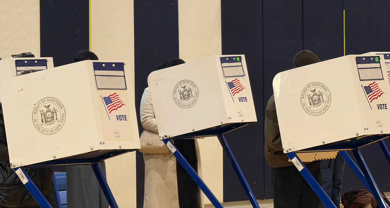 NEW YORK YENİ BELEDİYE BAŞKANINI SEÇMEK İÇİN SANDIK BAŞINDA