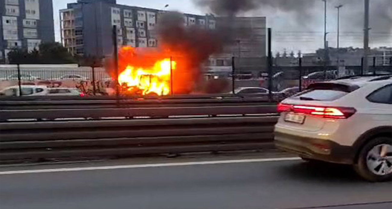 CEVİZLİBAĞ’DA İŞ MAKİNESİ ALEVLERE TESLİM OLDU