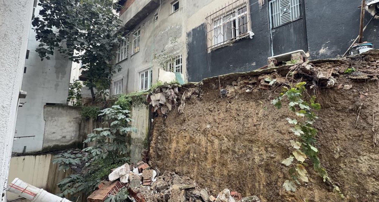 ARNAVUTKÖY’DE İKİ BİNA ARASINDAKİ İSTİNAT DUVAR ÇÖKTÜ